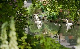 B&B Canal Deluxe